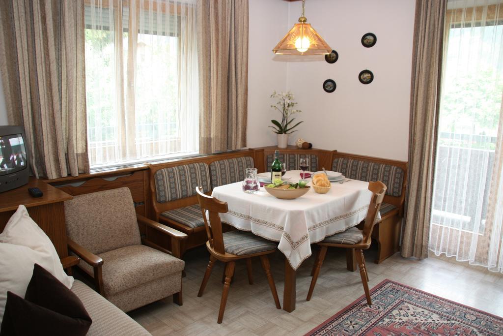 Gaestehaus Neuhauser Zell am Ziller Bilik gambar