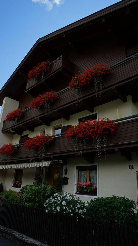 Gaestehaus Neuhauser Zell am Ziller Luaran gambar