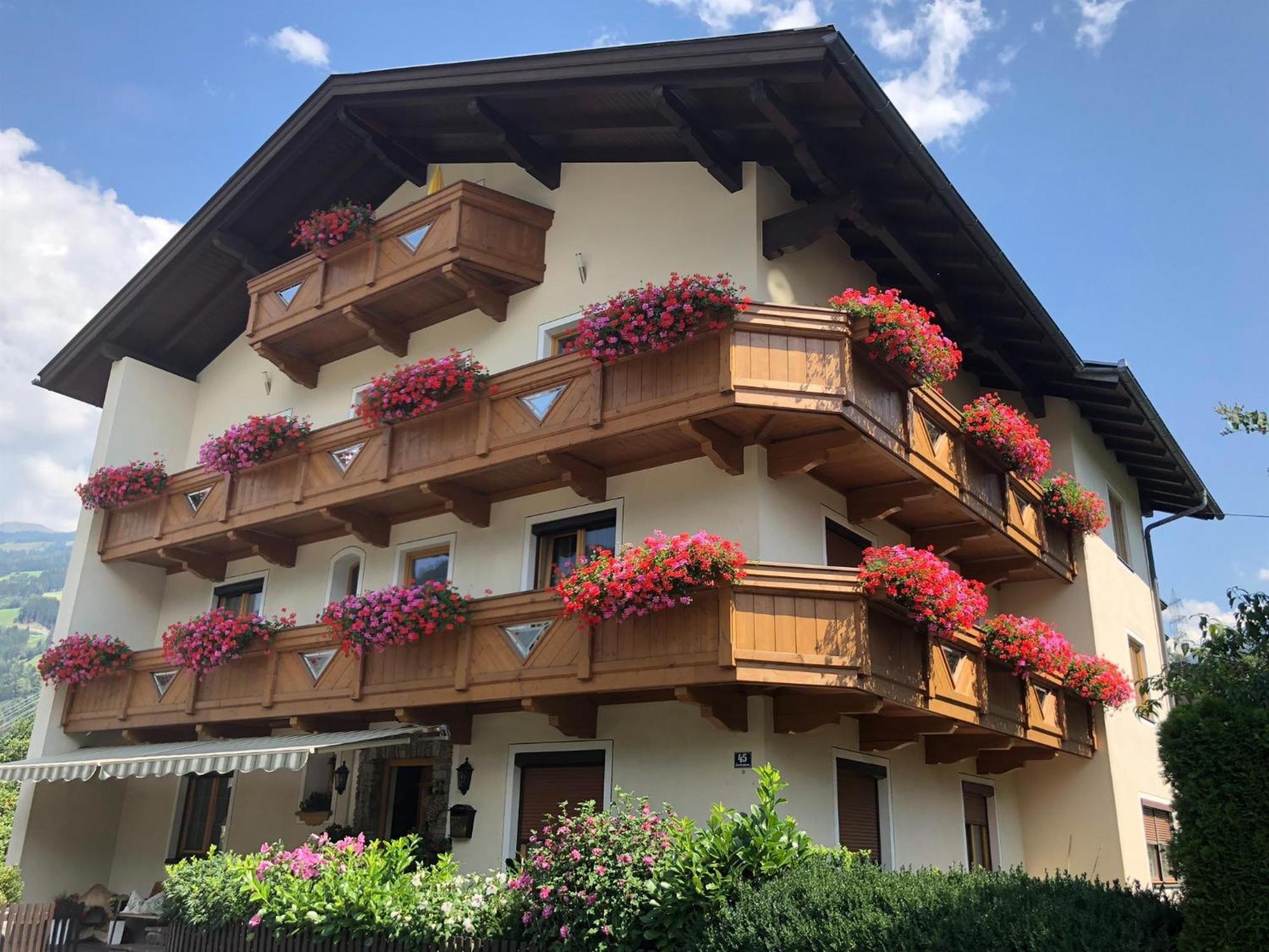 Gaestehaus Neuhauser Zell am Ziller Luaran gambar