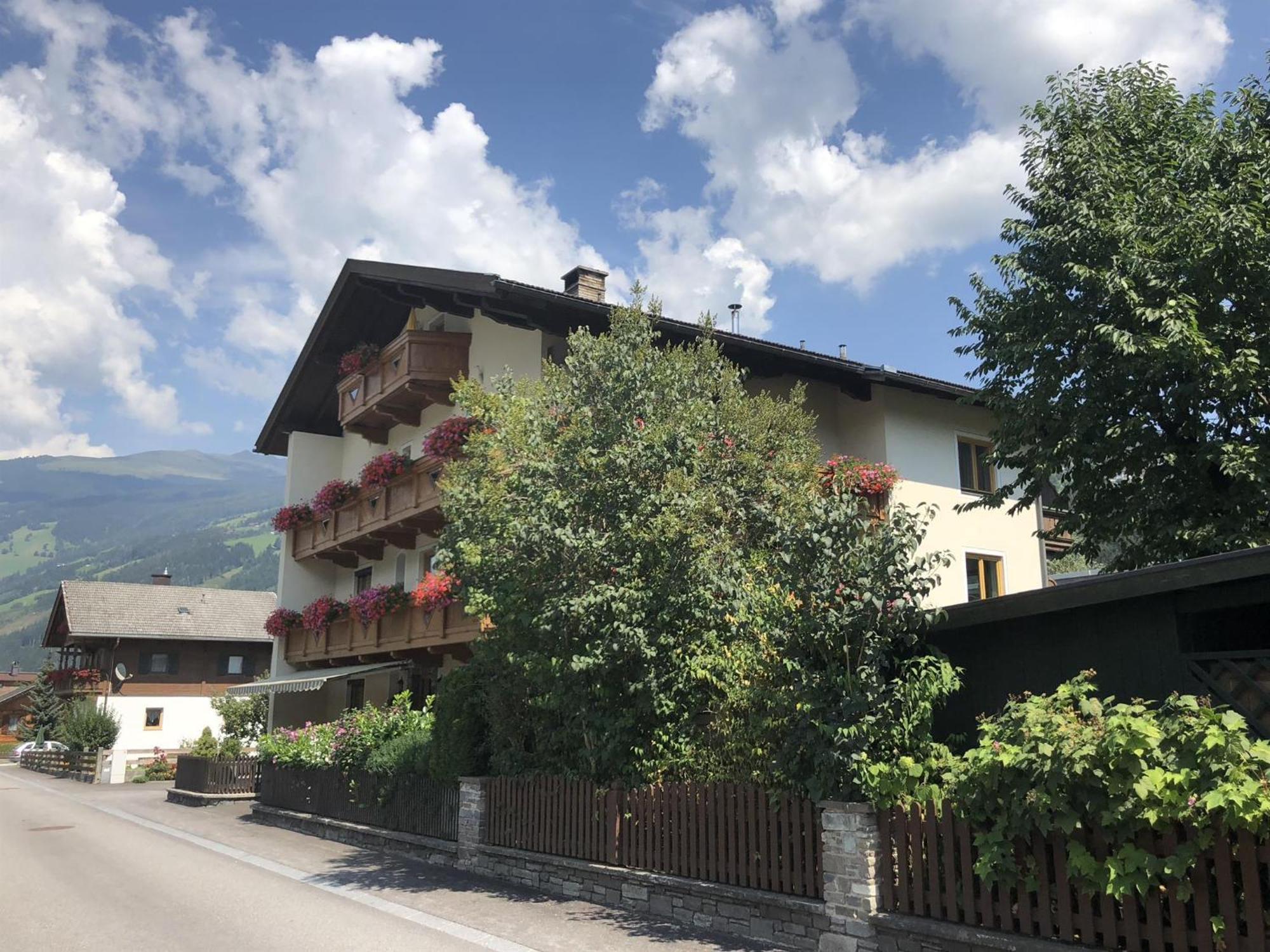 Gaestehaus Neuhauser Zell am Ziller Luaran gambar